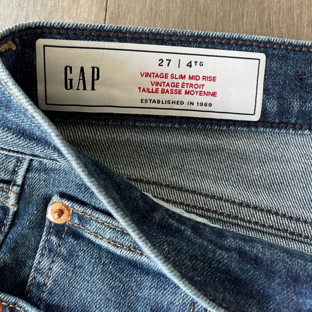 Gap vintage slim mid rise jeans, medium blue, size 27 tall - Picture 2 of 7
